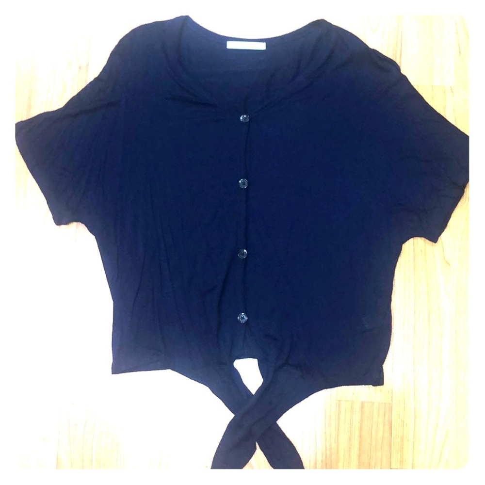 Women’s Top w/ front wrap and buttons